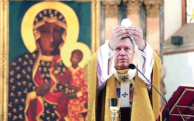 W Święto Wojska Polskiego metropolita wrocławski wezwał  do modlitwy za żołnierzy i o pokój na świecie.