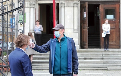 ▲	Tegoroczna nauka w szkołach średnich i jej egzaminacyjny finał były wyjątkowo stresujące.