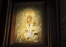 ▲	Maryja Nadwórniańska. Dzieło obecnie znajduje się w południowej nawie świątyni.