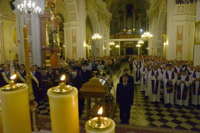 Msza św. żałobna za śp. ks. Ireneusza Szustaka