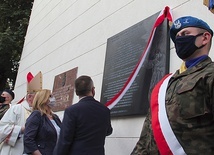 W odsłonięciu tablicy m.in. wzięła udział Małgorzata Gosiewska, wicemarszałek Sejmu.