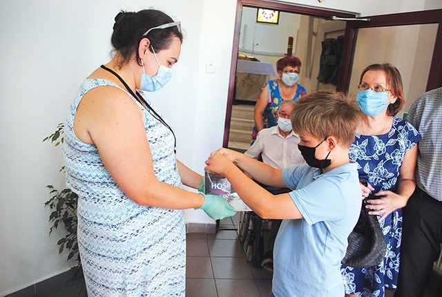 Zbiórka pieniędzy w parafii św. Jana Pawła II.