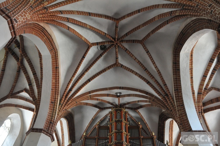 Zapraszamy do kościoła pw. Podwyższenia Krzyża Świętego w Sulechowie