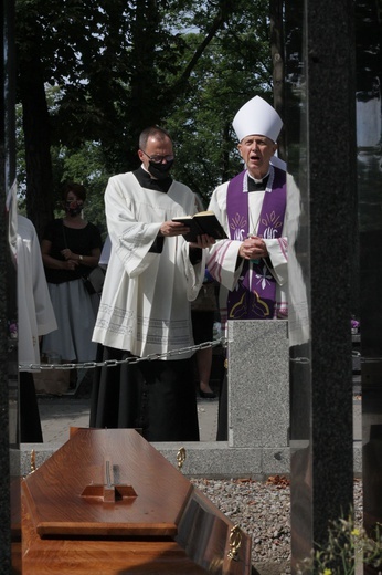 Płock. Pogrzeb ks. prał. Włodzimierza Kilisia (1927-2020)