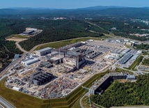 Tak wyglądała budowa ITER 29 maja 2020 roku. Zdjęcie z powietrza daje wyobrażenie o skali eksperymentu.