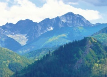 Z Rusinowej Polany możemy podziwiać jedną z najpiękniejszych tatrzańskich panoram.