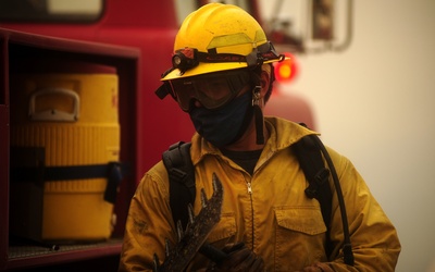 Setki pożarów w Kalifornii, dziesiątki tysięcy ludzi zmuszonych do ucieczki