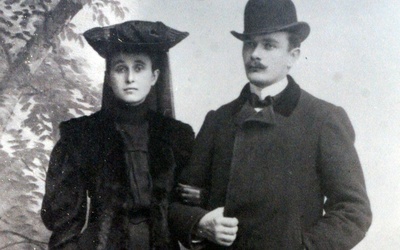 Stefan Janas z żoną Stanisławą - fragment fotografii na jednej z tablic okolicznościowej wystawy.