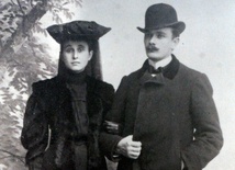 Stefan Janas z żoną Stanisławą - fragment fotografii na jednej z tablic okolicznościowej wystawy.