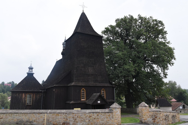 Zabytkowy kościół w Czermnej