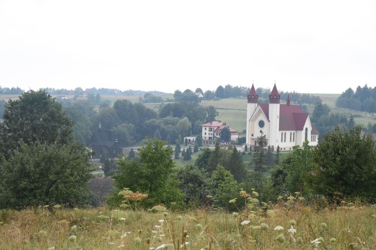 Zabytkowy kościół w Czermnej