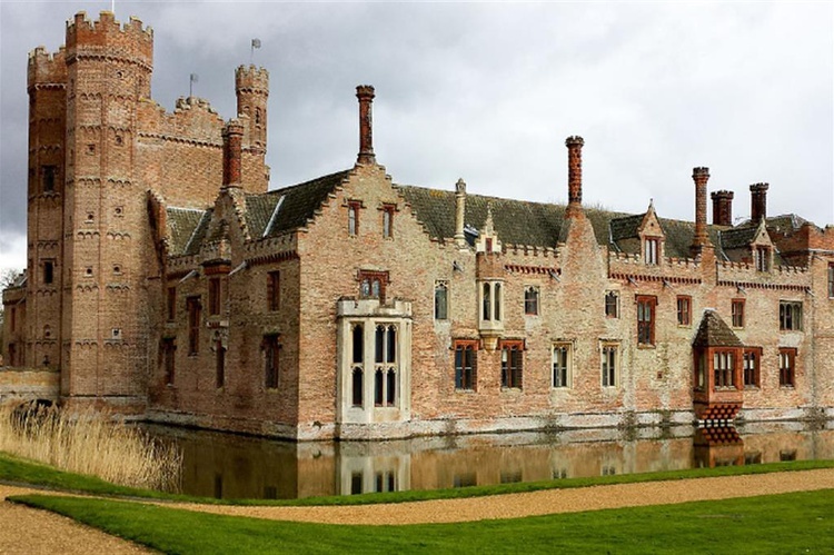 Zamek Oxburgh Hall w Norfolk.