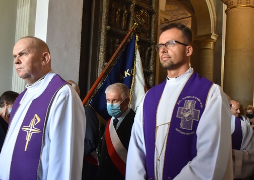 Płock. Pogrzeb ks. prof. Ireneusza Mroczkowskiego (1949-2020)