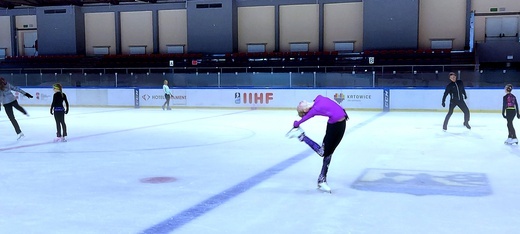 Trening zawodników Klubu Sportowego "EDGE" Skating Academy na Lodowisku Jantor Katowice