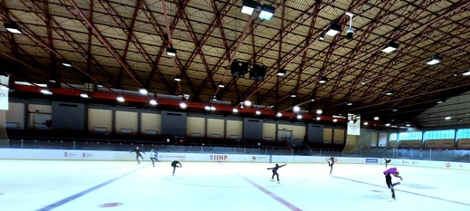 Trening zawodników Klubu Sportowego "EDGE" Skating Academy na Lodowisku Jantor Katowice