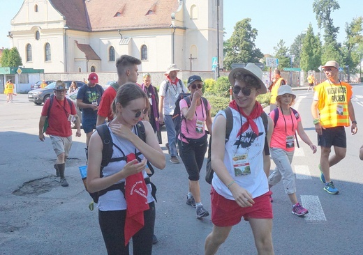 Piesza pielgrzymka na Jasną Górę - wyjście z Tworoga do Boronowa