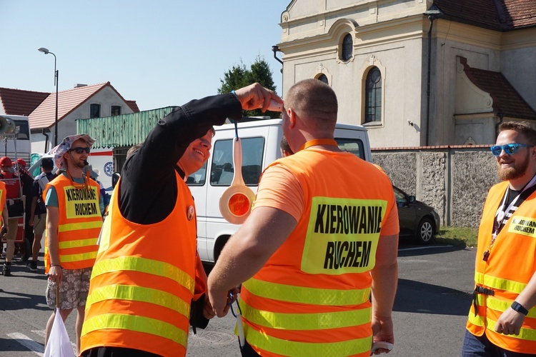 Piesza pielgrzymka na Jasną Górę - wyjście z Tworoga do Boronowa