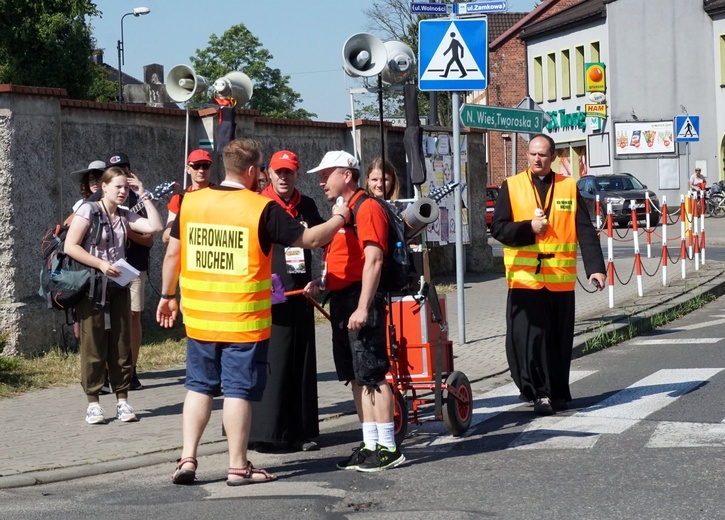 Piesza pielgrzymka na Jasną Górę - wyjście z Tworoga do Boronowa