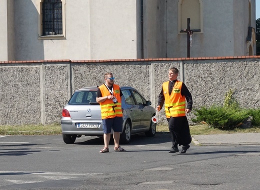 Piesza pielgrzymka na Jasną Górę - wyjście z Tworoga do Boronowa