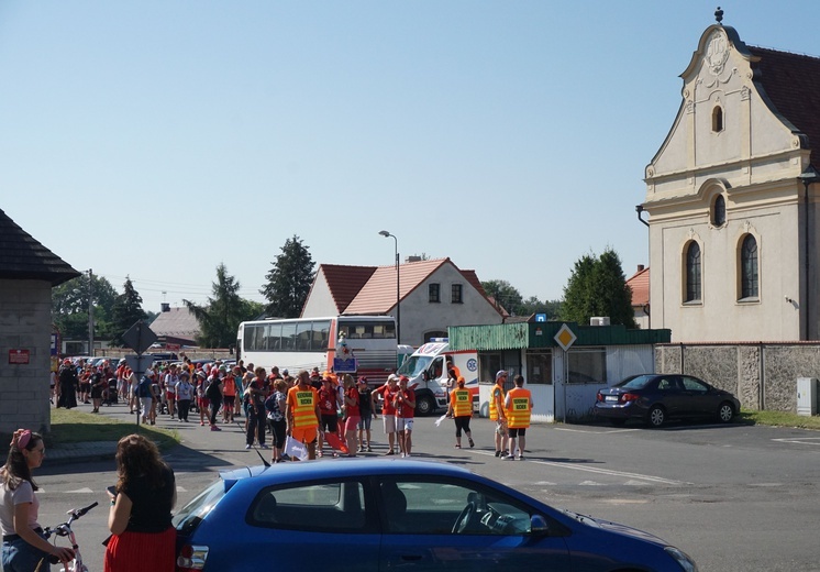 Piesza pielgrzymka na Jasną Górę - wyjście z Tworoga do Boronowa