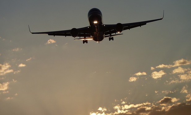 Rząd planuje wydłużyć do 63 listę państw z zakazem lotów pasażerskich