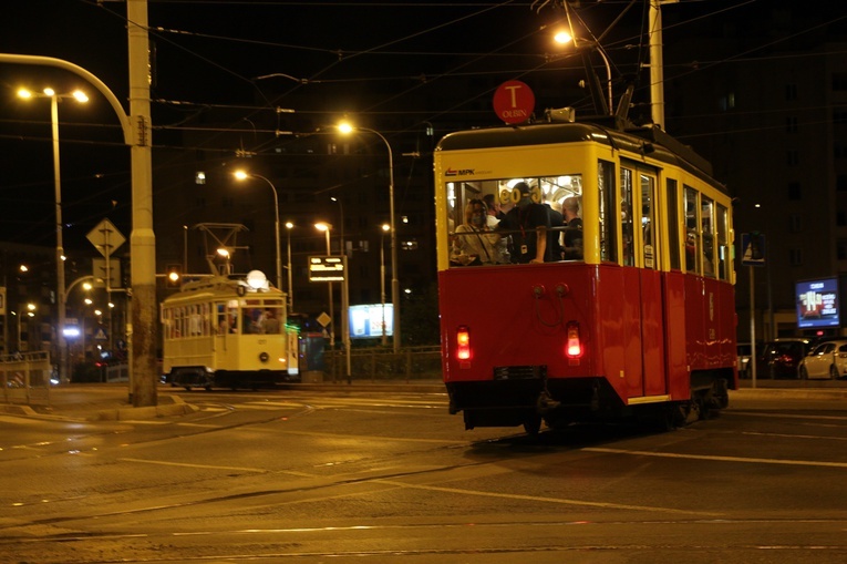 Nocny przejazd zabytkowymi tramwajami