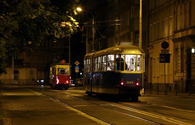Nocny przejazd zabytkowymi tramwajami