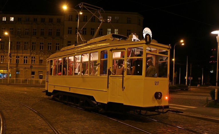 Nocny przejazd zabytkowymi tramwajami