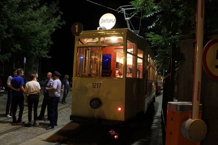 Nocny przejazd zabytkowymi tramwajami