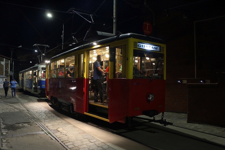 Nocny przejazd zabytkowymi tramwajami