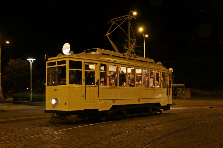 Nocny przejazd zabytkowymi tramwajami