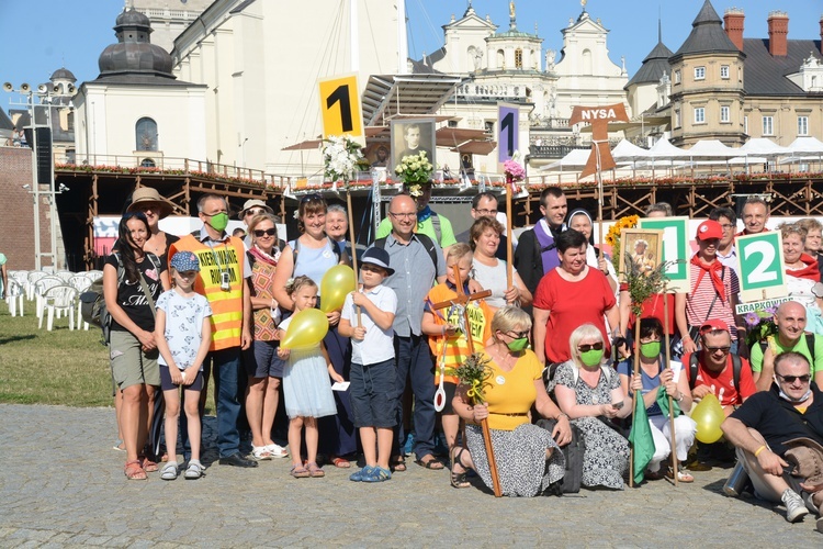 Pielgrzymkowe wejście na Jasną Górę