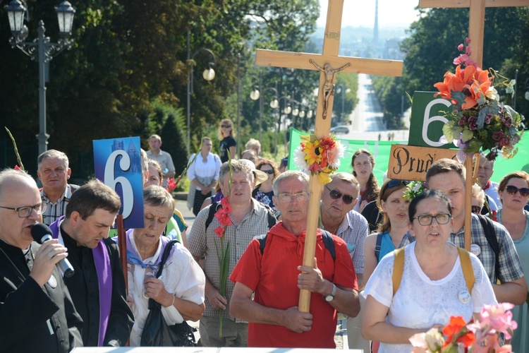 Pielgrzymkowe wejście na Jasną Górę