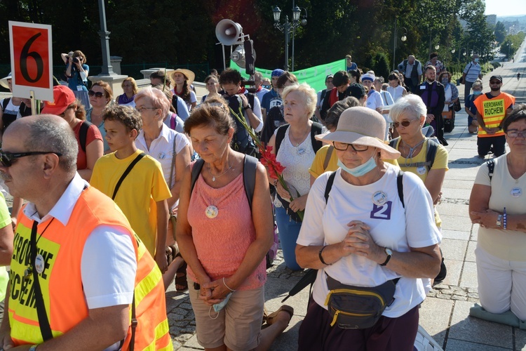 Pielgrzymkowe wejście na Jasną Górę