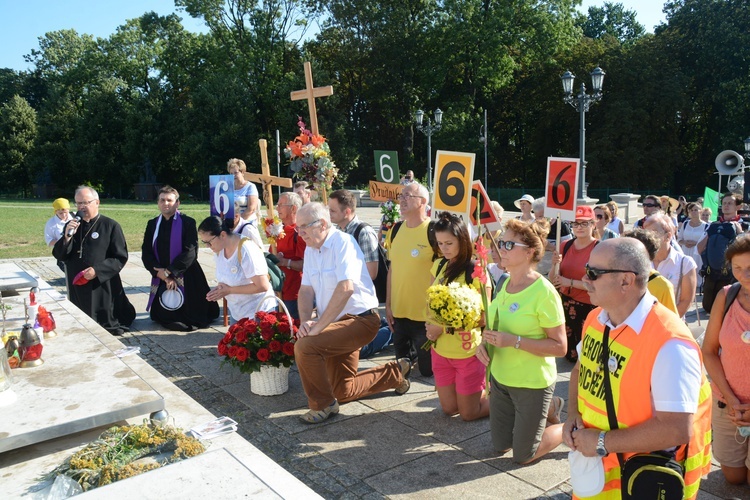 Pielgrzymkowe wejście na Jasną Górę