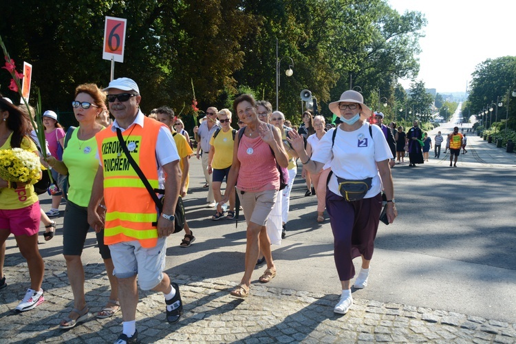 Pielgrzymkowe wejście na Jasną Górę