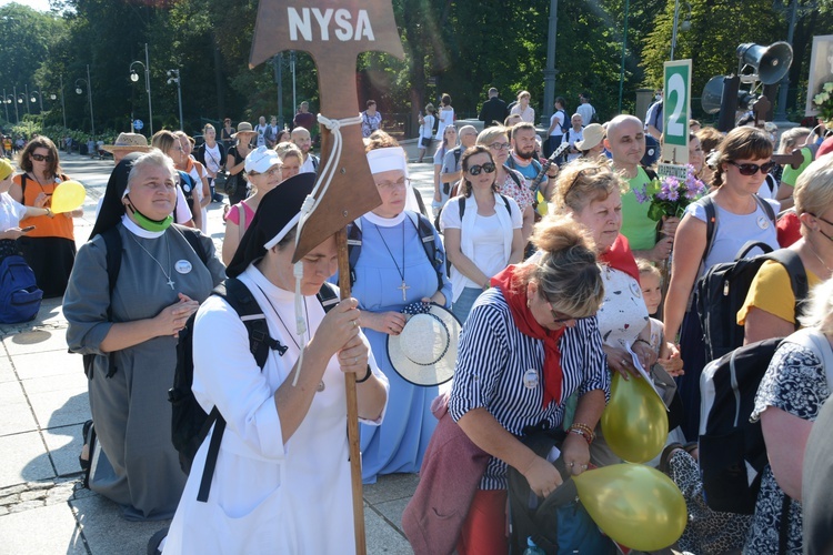 Pielgrzymkowe wejście na Jasną Górę