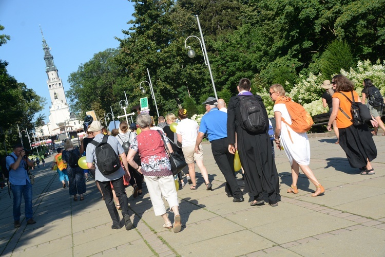 Pielgrzymkowe wejście na Jasną Górę