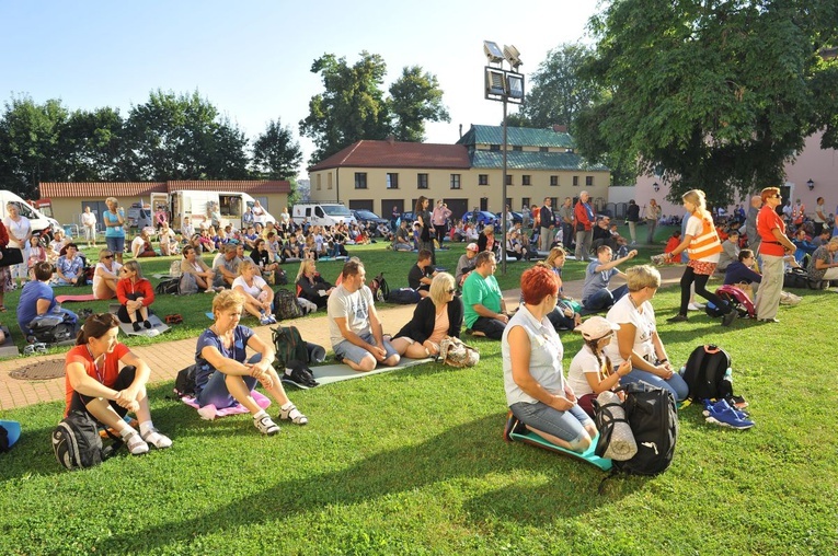 38. PPT - Msza św. w Miechowie