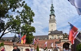 Piesza pielgrzymka na Jasną Górę - przekazanie krzyża w Konopiskach