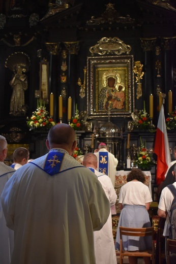 Piesza pielgrzymka na Jasną Górę - przekazanie krzyża w Konopiskach