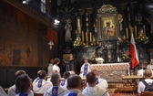 Piesza pielgrzymka na Jasną Górę - przekazanie krzyża w Konopiskach