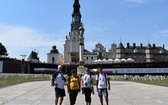 Piesza pielgrzymka na Jasną Górę - przekazanie krzyża w Konopiskach
