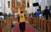 Piesza pielgrzymka na Jasną Górę - przekazanie krzyża w Konopiskach