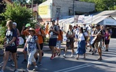 Piesza pielgrzymka na Jasną Górę - przekazanie krzyża w Konopiskach