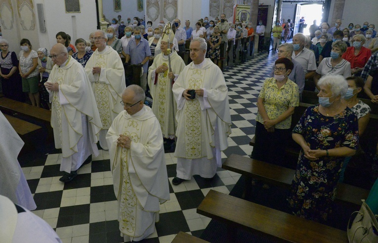 Mszy św. w kościele sanktuaryjnym przewodniczył bp Adam Odzimek.