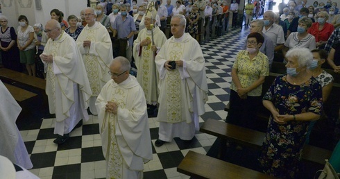 Mszy św. w kościele sanktuaryjnym przewodniczył bp Adam Odzimek.