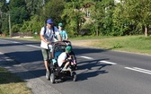 Piesza pielgrzymka na Jasną Górę - przekazanie krzyża w Konopiskach