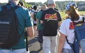 Piesza pielgrzymka na Jasną Górę - przekazanie krzyża w Konopiskach