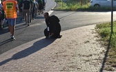 Piesza pielgrzymka na Jasną Górę - przekazanie krzyża w Konopiskach